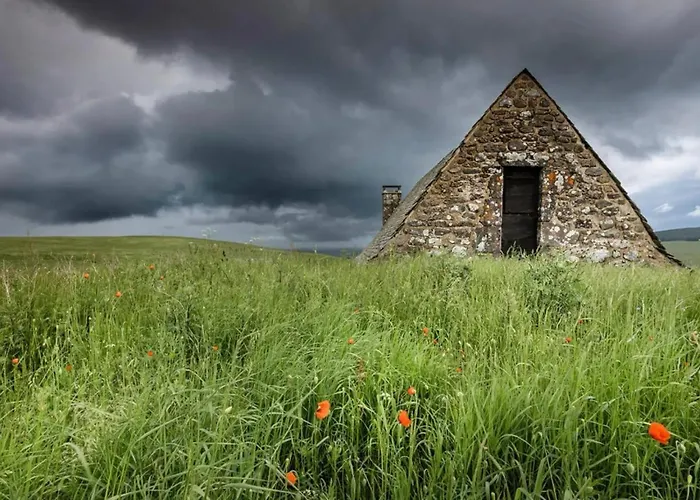 Jolie Maison Deux Et Canape-lit #au Coeur Du Village# * Sainte-Eulalie-d'Olt